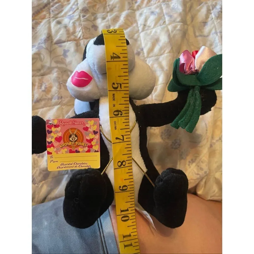 New Looney Toons Pepe Le Pew Rose Bouquet And Lipstick Kiss Stuffed Plush 10